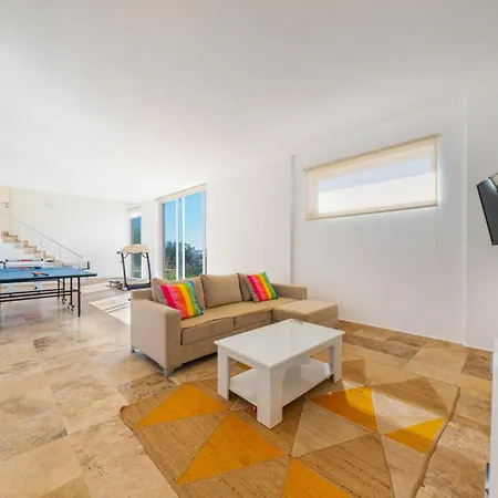 Waratah 4*