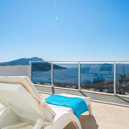Waratah Villa *