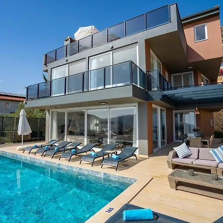 Waratah Villa *