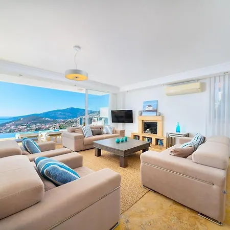 Waratah Villa